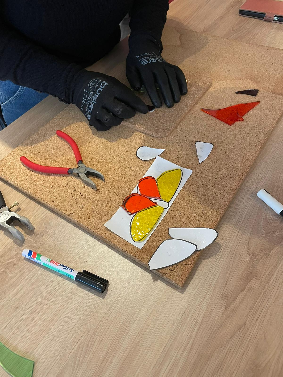 Vitrail Tiffany papillon en cours de création